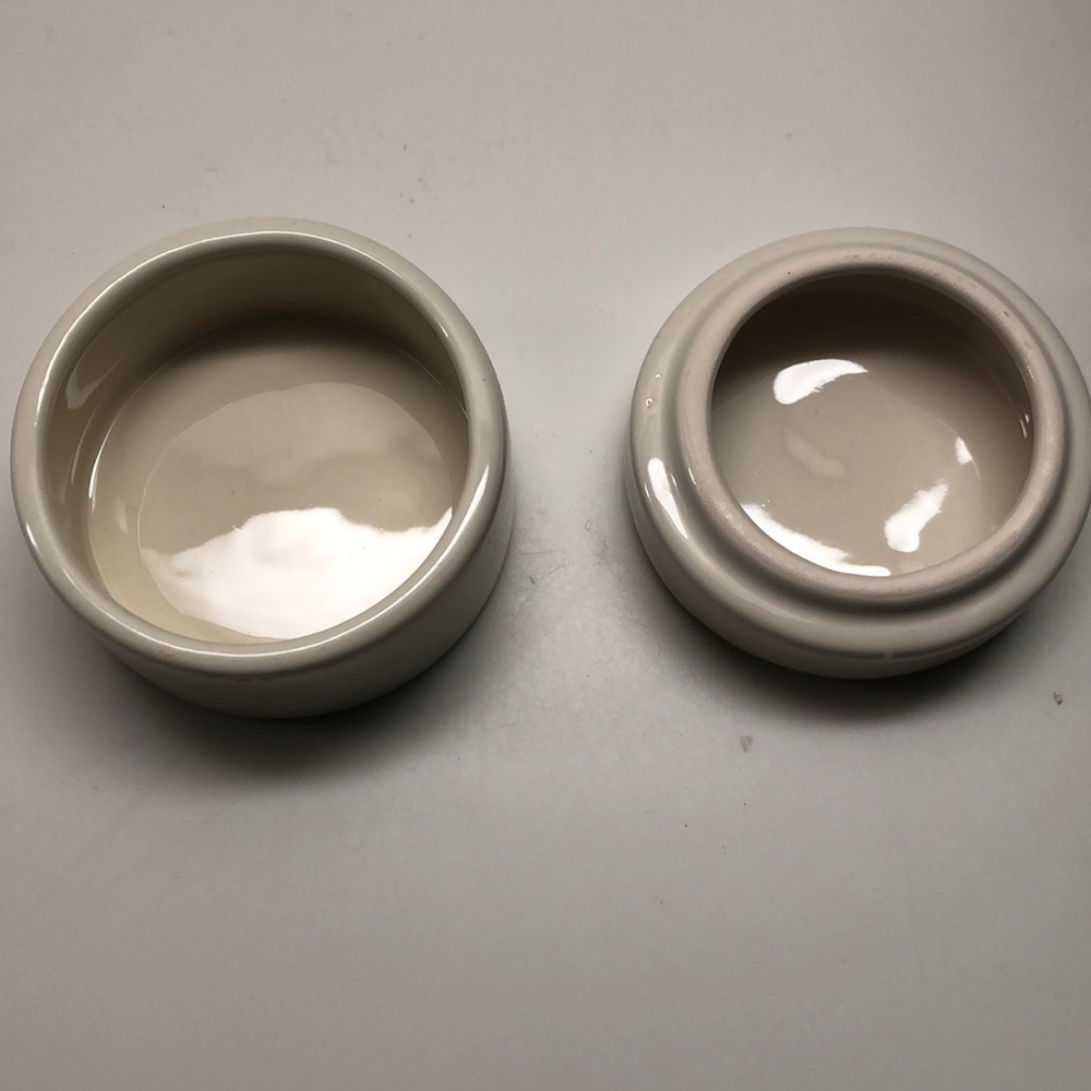 Small Ceramic Box - Picture 2 of 5